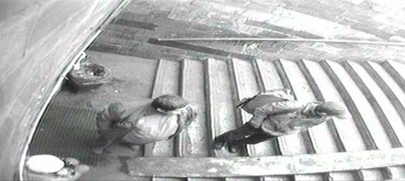 Подземный переход площадь победы смоленск. Женщина упала в подземный переход полное видео. Женщина упала в подземный переход полное видео. Аварии на подземных сооружениях. Подземный переход площадь победы смоленск.