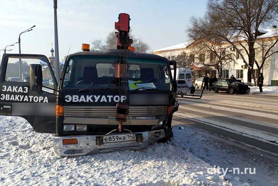 Эвакуатор попал в дтп