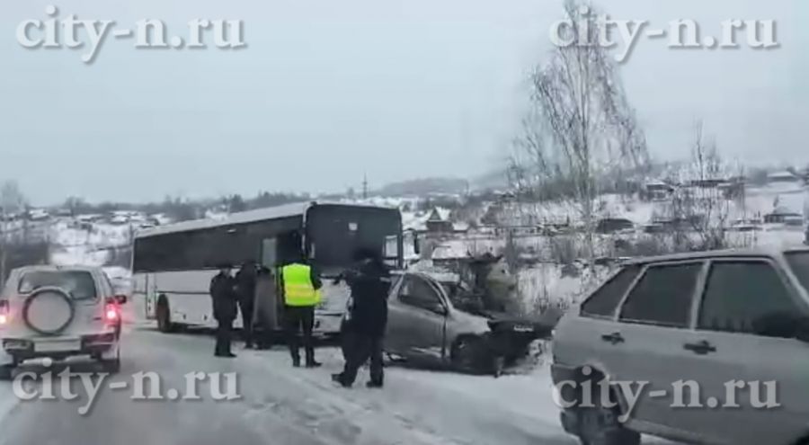 Автобус с шахтерами попал в дтп