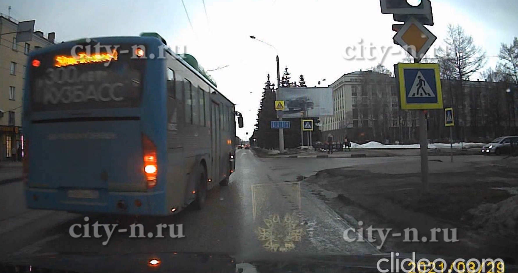 Пазоводы» поменяли автобусы, а привычки остались! (ВИДЕО) - Новости  Новокузнецка. Кемеровская область, Кузбасс.