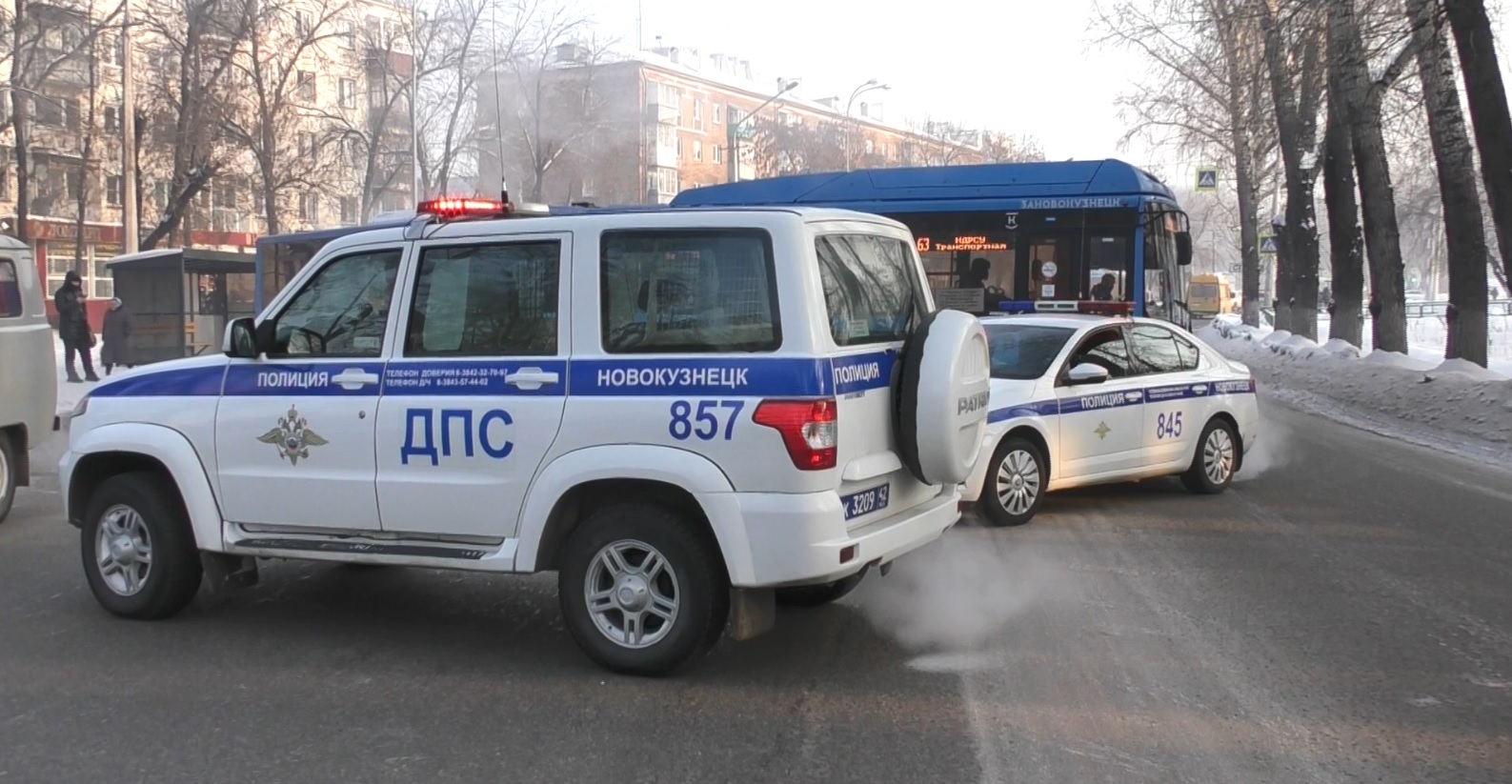 В новокузнецком районе полицейские устанавливают обстоятельства дтп с участием автобуса