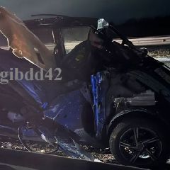 В Кузбассе на трассе грузовик превратил легковушку в груду металла (ФОТО) В Кузбассе на трассе грузовик превратил легковушку в груду металла (ФОТО)