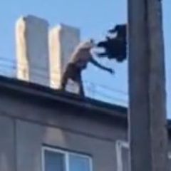 «Работы по демонтажу и спуску строительного мусора производились без нарушений»: в администрации Новокузнецка сказали, что крышу на Мичурина, 19 ремонтировали нормально (ФОТО, ВИДЕО) «Работы по демонтажу и спуску строительного мусора производились без нарушений»: в администрации Новокузнецка сказали, что крышу на Мичурина, 19 ремонтировали нормально (ФОТО, ВИДЕО)