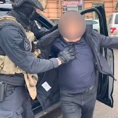 В Новокузнецке ОМОН задержал чиновника, занимающегося экологическим, технологическим и атомным надзором (ФОТО, ВИДЕО) В Новокузнецке ОМОН задержал чиновника, занимающегося экологическим, технологическим и атомным надзором (ФОТО, ВИДЕО)