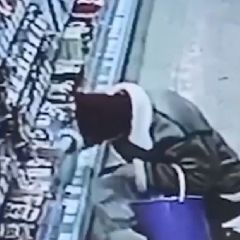 В Кузбассе женщина вёдрами похищала сыры и масло из супермаркетов (ФОТО, ВИДЕО) В Кузбассе женщина вёдрами похищала сыры и масло из супермаркетов (ФОТО, ВИДЕО)