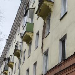 В Кузбассе 22-летний парень вытолкнул знакомого из окна третьего этажа — тот погиб В Кузбассе 22-летний парень вытолкнул знакомого из окна третьего этажа — тот погиб