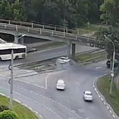 В Новокузнецке автомобилист на скорости въехал в опору моста на Советской площади (ФОТО, ВИДЕО) В Новокузнецке автомобилист на скорости въехал в опору моста на Советской площади (ФОТО, ВИДЕО)