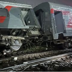 В Новокузнецке после столкновения с железнодорожных рельсов сошёл пустой пассажирский вагон (ФОТО) В Новокузнецке после столкновения с железнодорожных рельсов сошёл пустой пассажирский вагон (ФОТО)